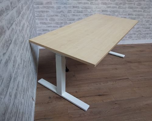 Standing Desk | FIL Furniture