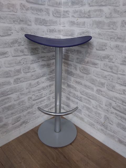 Coma Pedestal Stool – UFL