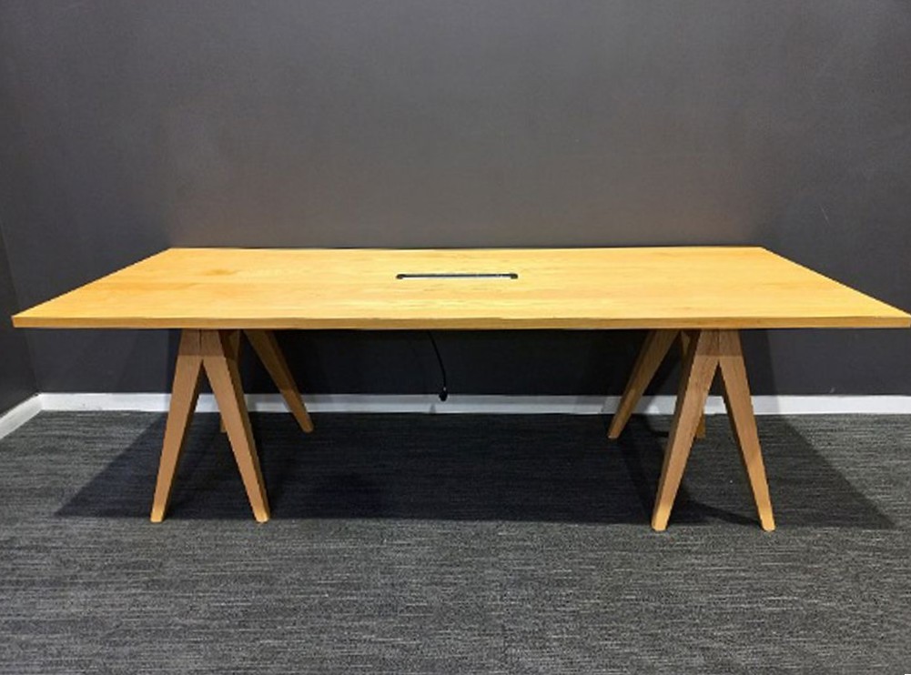 Meeting Table | FIL Furniture